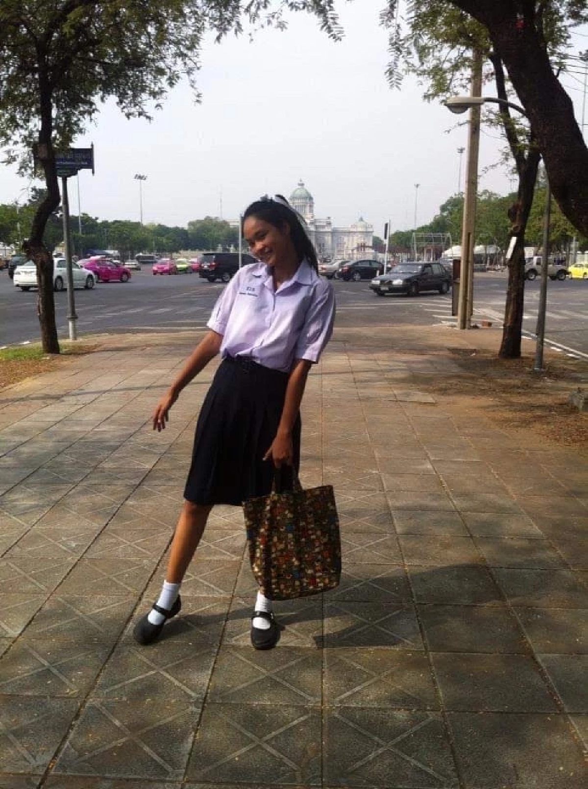 "กรองทอง จันทรสมโภช"