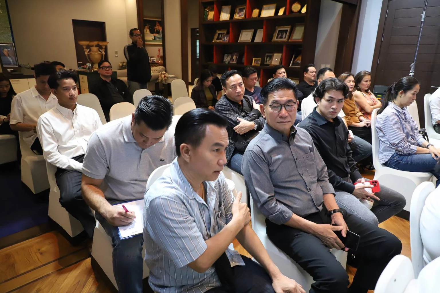 ไทยสร้างไทย แถลง 5 จุดยืน ระบุ ไม่เห็นด้วยแก้ ม.112