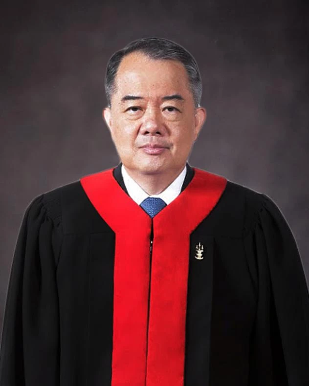 นครินทร์ เมฆไตรรัตน์ ตุลาการศาลรัฐธรรมนูญ