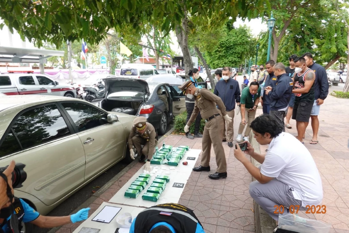 รวบ 2 'เครือข่ายค้ายาเสพติด' ย่านฝั่งธน ยึดของกลาง มูลค่ากว่า 20 ล้าน