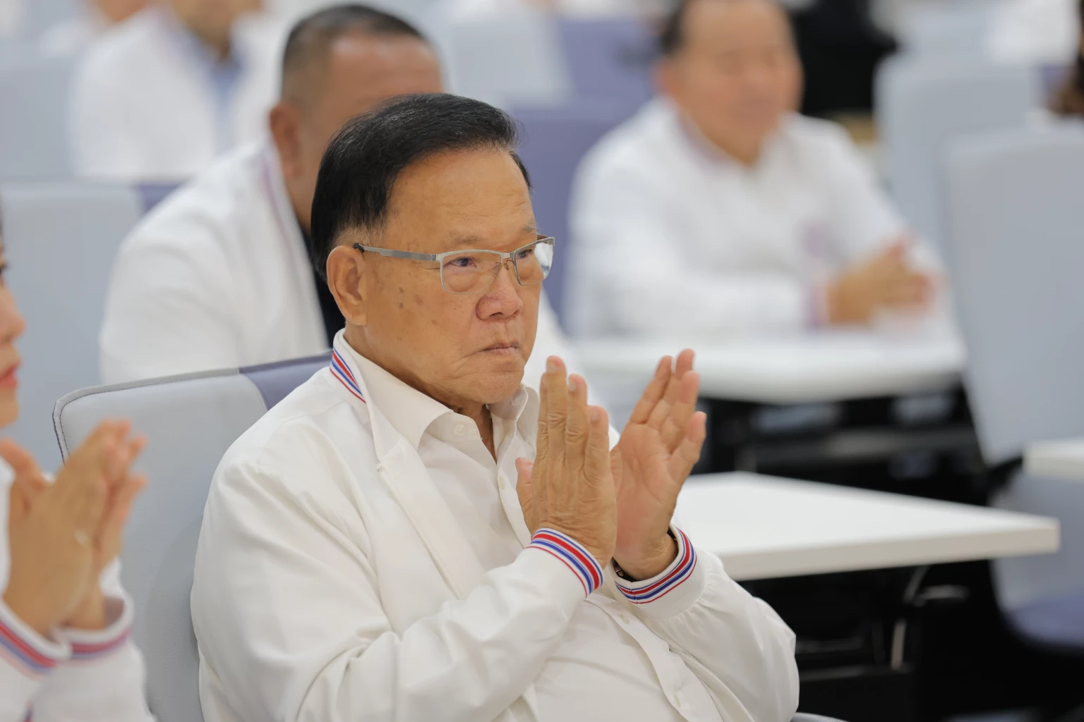 นายสันติ 