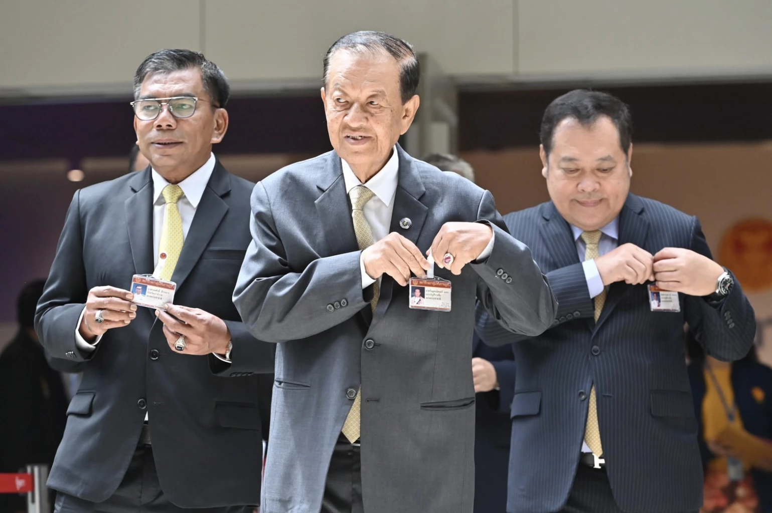 เพื่อไทย ส่งชื่อ 'วันมูหะมัดนอร์' ขึ้น ประธานสภาผู้แทนราษฎร รอ ก้าวไกล ตอบรับ