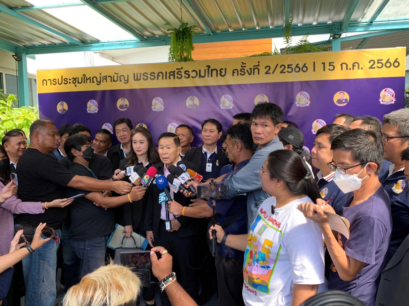 พล.ต.อ.เสรีพิศุทธิ์ เตมียเวช หัวหน้าพรรค