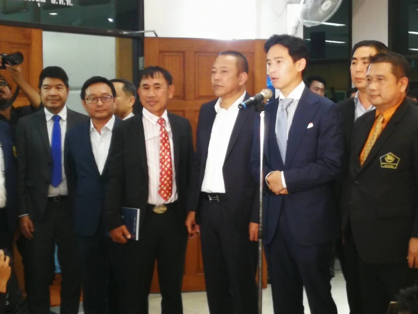 ‘นายกสมาคม อบจ.ฯ’ โอดปชช. เลือก ‘พิธา’ มากี่ล้านไม่สนใจ ล้มล้างกันในสภาฯ