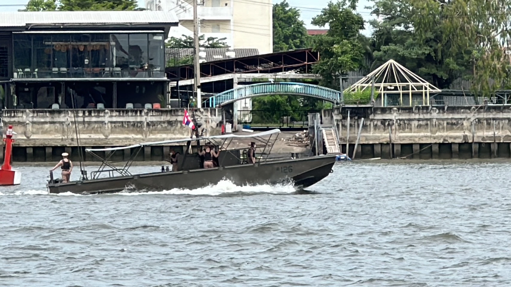 โฆษก ทร.แจง เตรียมเรือ ขส.ทร. จอดเทียบท่าเรือรัฐสภา ไว้รับส่ง ผบ.ทร.