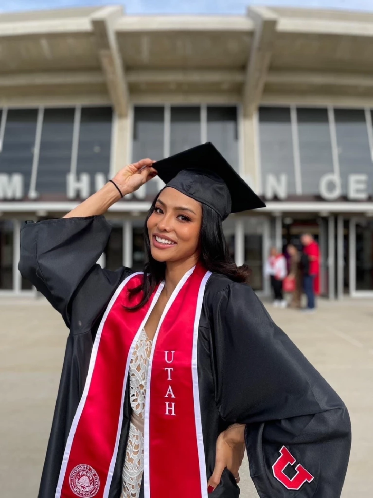 "กรองทอง จันทรสมโภช"