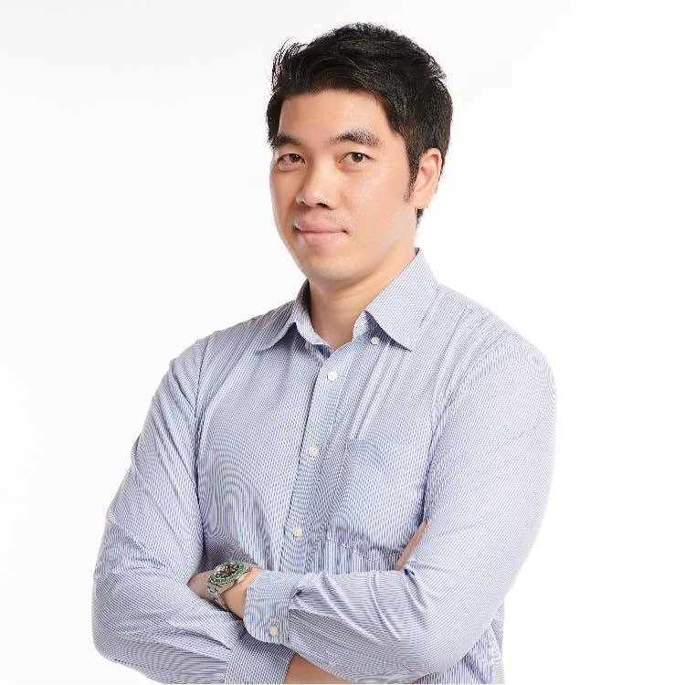 นายประพฤติ ฉัตรประภาชัย หรือ "อาจารย์อุ๋ย" 