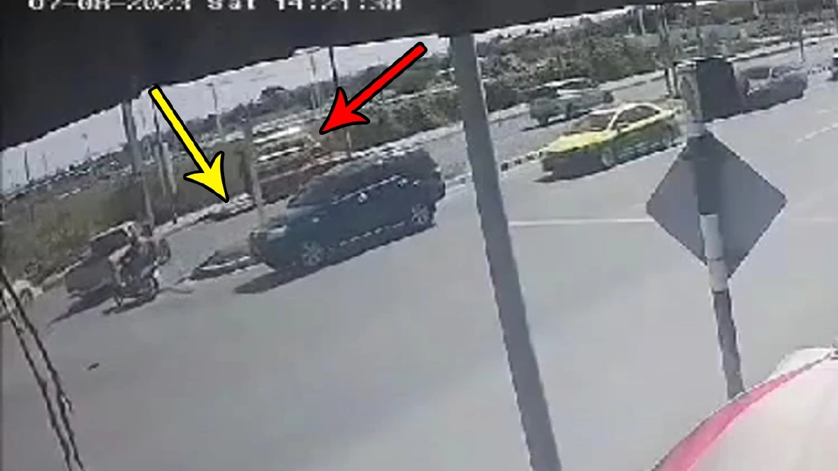 รถสองแถวทำผู้โดยสารตกกลางถนน