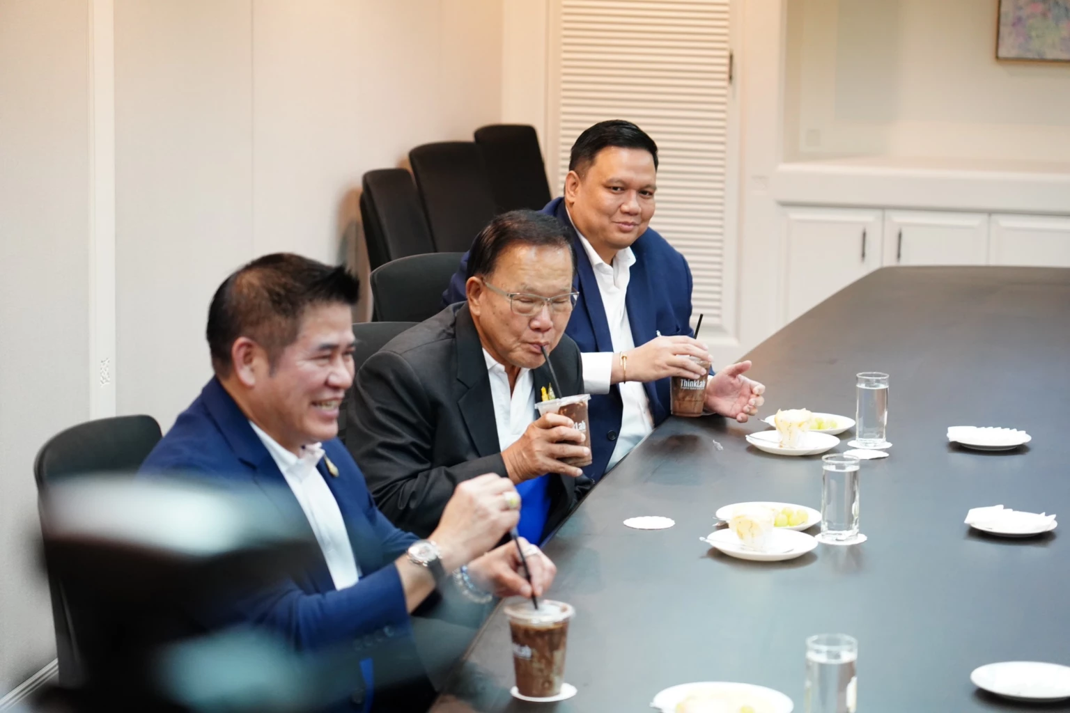 วงถกร่วมแกนนำพรรคพลังประชารัฐ ที่พรรคเพื่อไทย