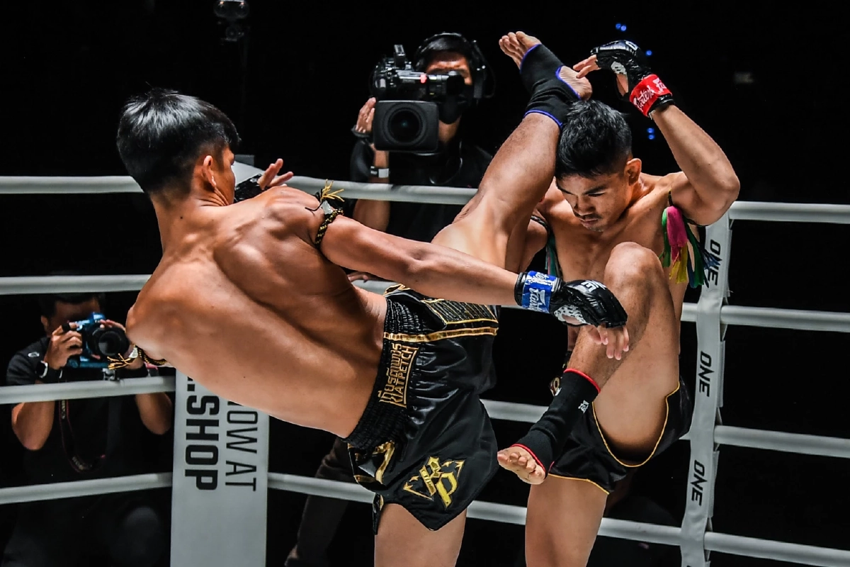  นักรบ แฟร์เท็กซ์  เฮ ปราบ  เพชรภูไท อบจ.นครพนม   'ONE  ลุมพินี 25'  รับโบนัส 3.5 แสน