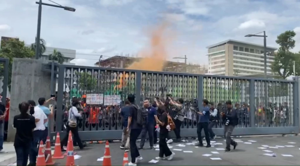 บรรยากาศหน้าอาคารรัฐสภา