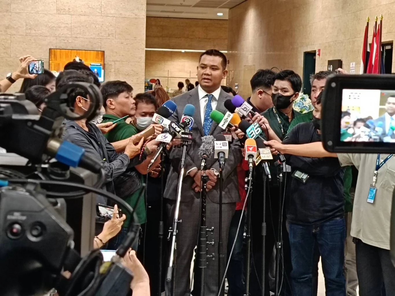 นายชัยชนะ เดชเดโช สส.นครศรีธรรมราช และ รองเลขาธิการพรรคประชาธิปัตย์ 