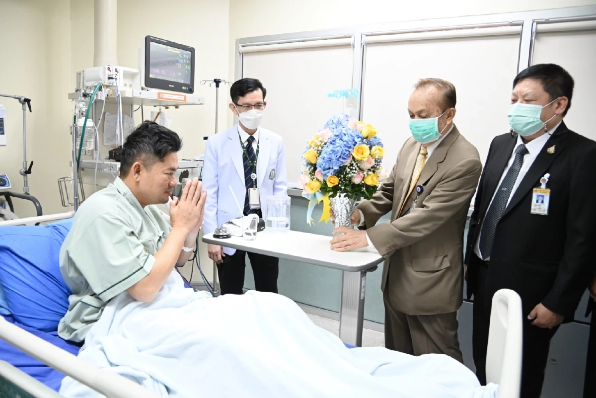 นายวันมูหะมัดนอร์ มะทา ประธานรัฐสภา มอบหมายให้ นายมุข สุไลมาน เลขานุการประธานสภาผู้แทนราษฎร และคณะ เดินทางไปเยี่ยมและให้กำลังใจแก่ นายอานุภาพ ลิขิตอำนวยชัย สส.พรรคก้าวไกล ที่เข้ารับการรักษาตัว