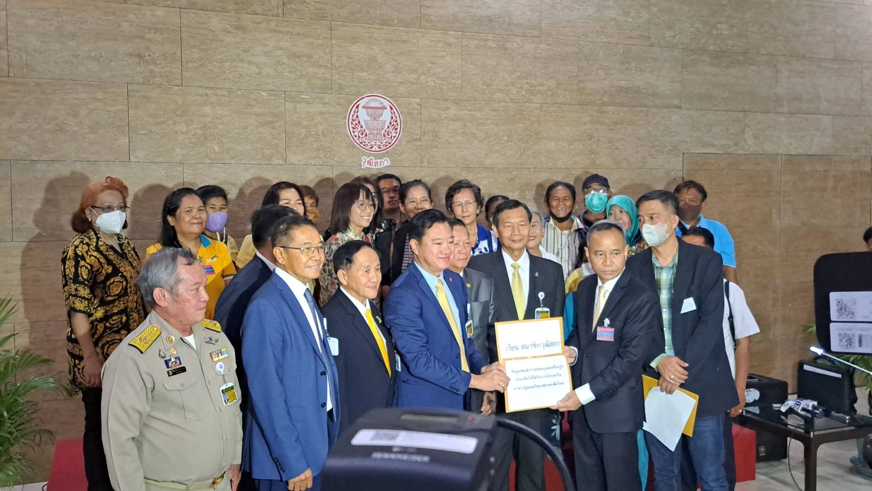 สว.รับหนังสือภาคประชาชน ตรวจสอบ คุณสมบัติ แคนดิเดต นายกรัฐมนตรี ว่ามีความเหมาะสมหรือไม่