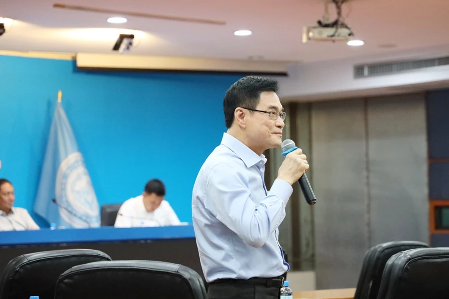 นายจุรินทร์ ลักษณวิศิษฏ์ รักษาการหัวหน้าพรรคประชาธิปัตย์ เข้าร่วมประชุม สส.