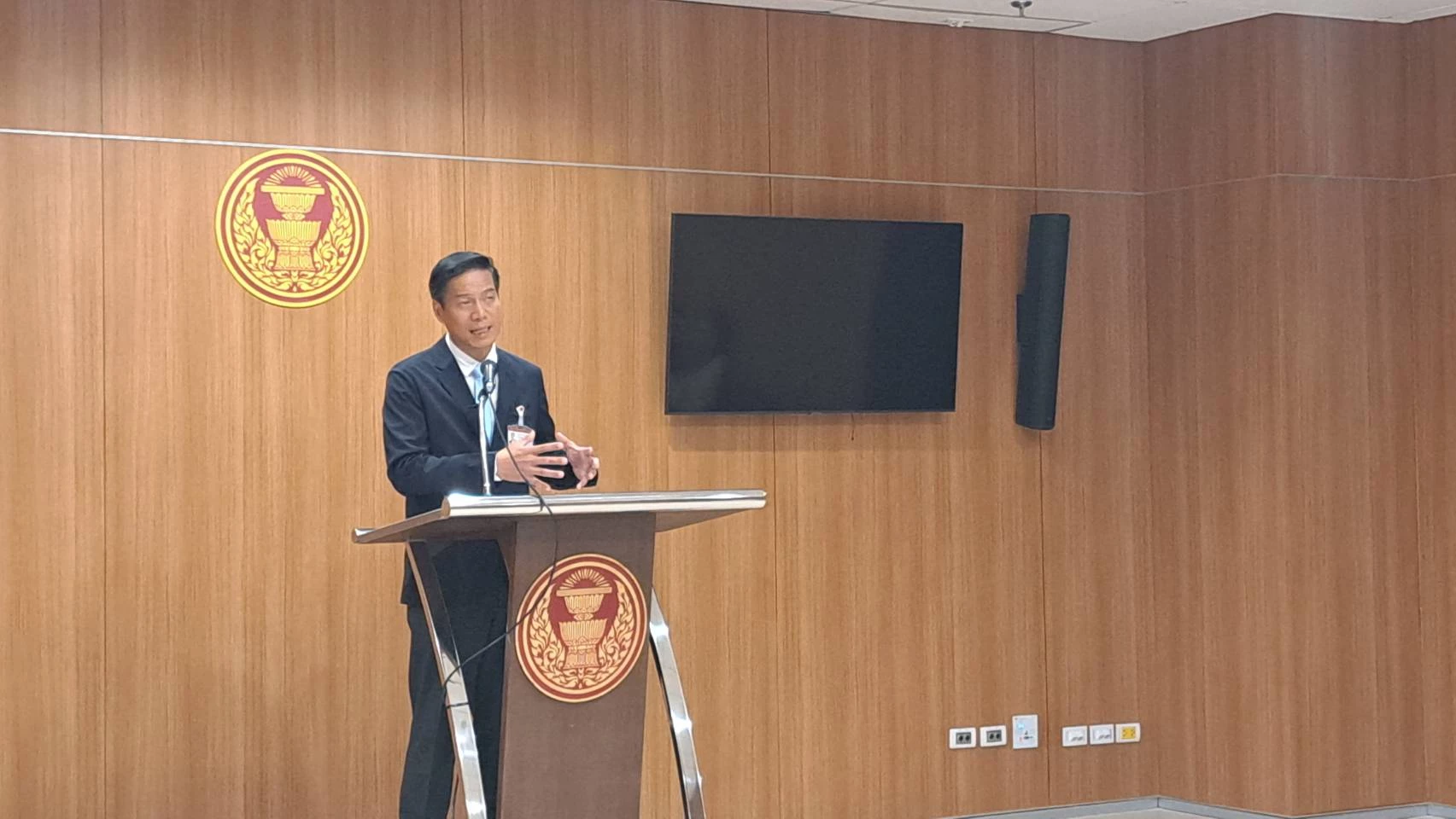  นายกัณวีร์ สืบแสง เลขาธิการพรรคเป็นธรรม