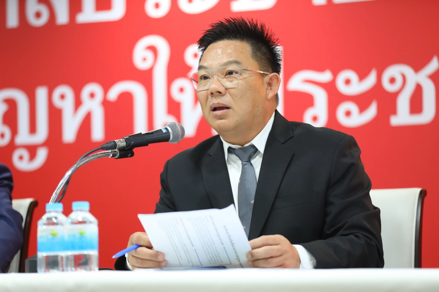 นายปิยะศิริ วัฒนวรางกูร