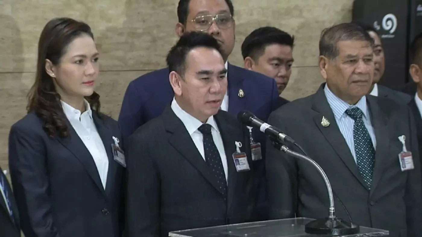 นายเดชดิศม์ ขาวทอง สส.สงขลา แกนนำ กลุ่ม16 ยุคใหม่ปชป.