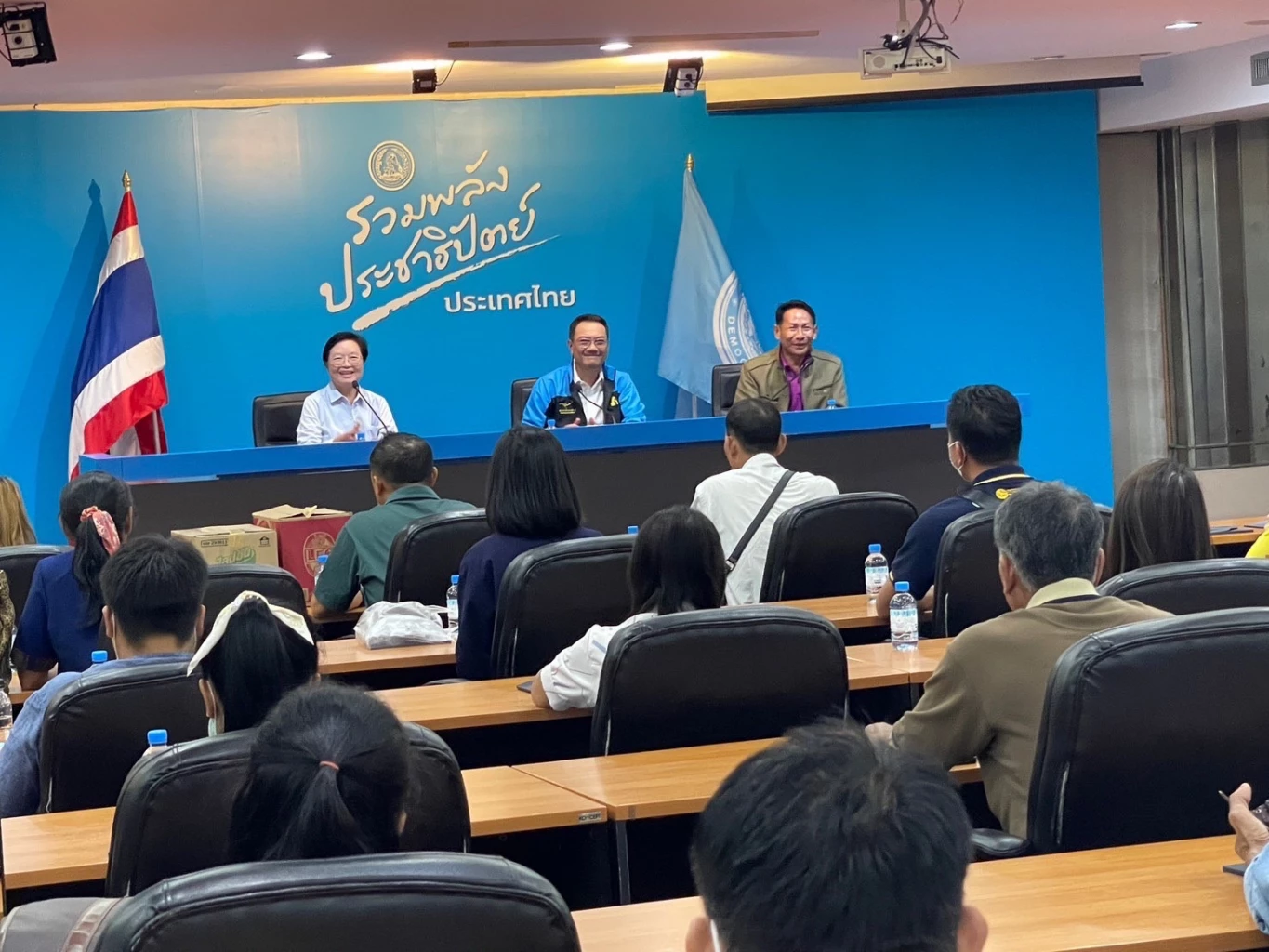 ตัวแทน 'ปชป.ภาคเหนือ' แห่ให้กำลังใจ ‘ประชาธิปัตย์-ชวน หลีกภัย’