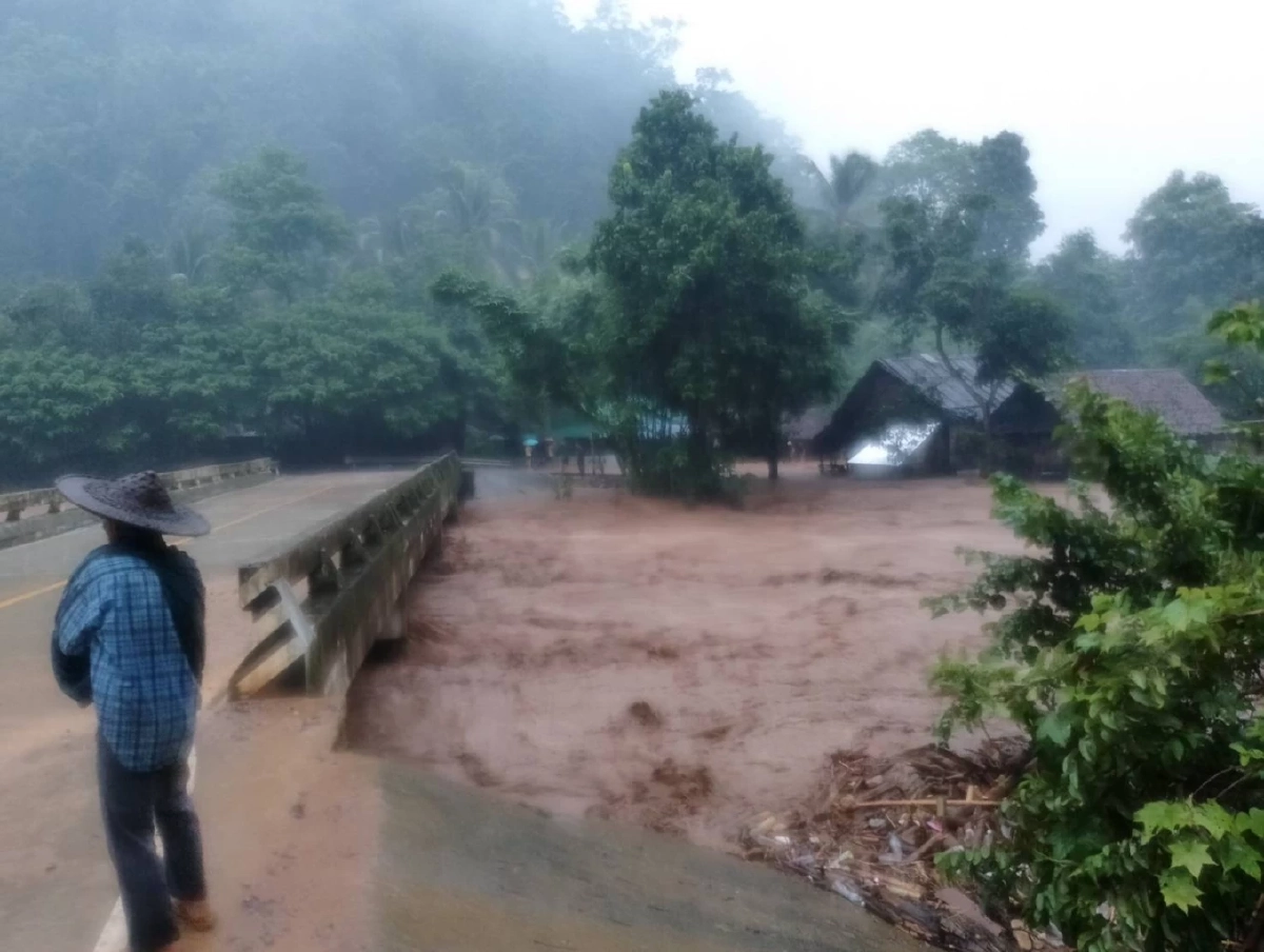 สบเมยอ่วมฝนกระหน่ำ 4 วันติด น้ำป่าหลาก 17 หมู่บ้าน ถูกตัดขาดจากโลกภายนอก 