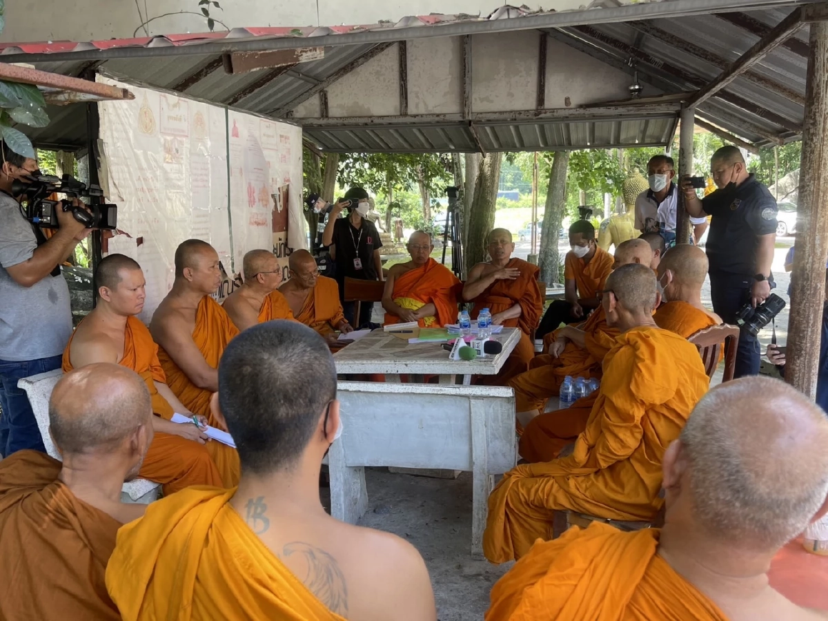 พระชั้นผู้ใหญ่ร่วมหาข้อยุติไล่พระออกจากวัด