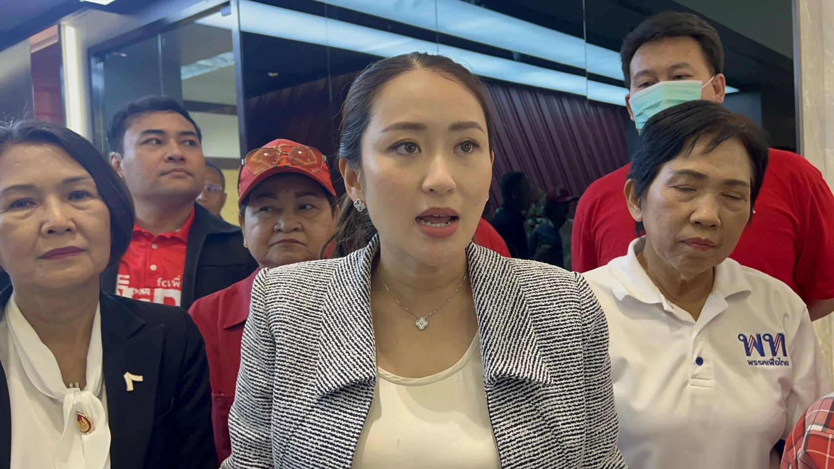 ‘อุ๊งอิ๊ง’ นำทีมเพื่อไทย รุกเจรจา ‘ก้าวไกล’ ขอเสียงโหวตนายก ฝ่าวิกฤตประเทศ