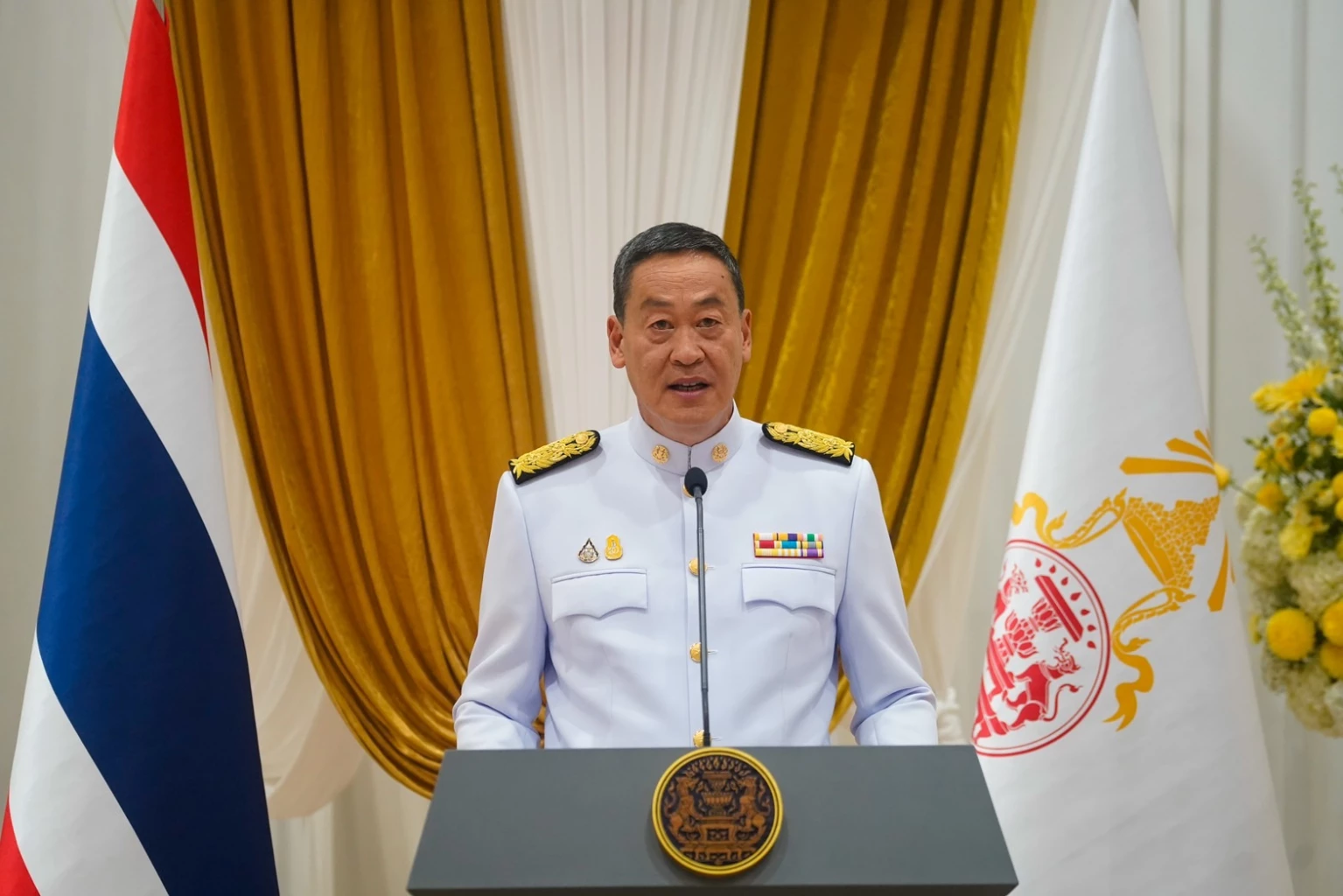 เศรษฐา ทวีสิน