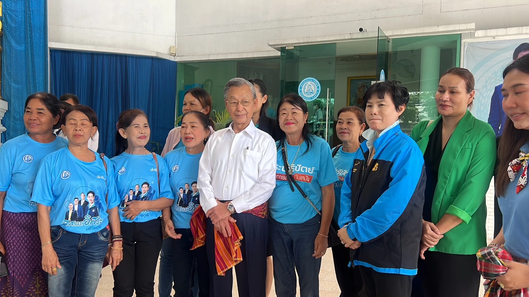 ชวน ปัด ประชาธิปัตย์ รับไม้ต่อ เก้าอี้ ‘ผู้นำฝ่ายค้าน’ หลัง ‘ก้าวไกล’ ปฏิเสธ