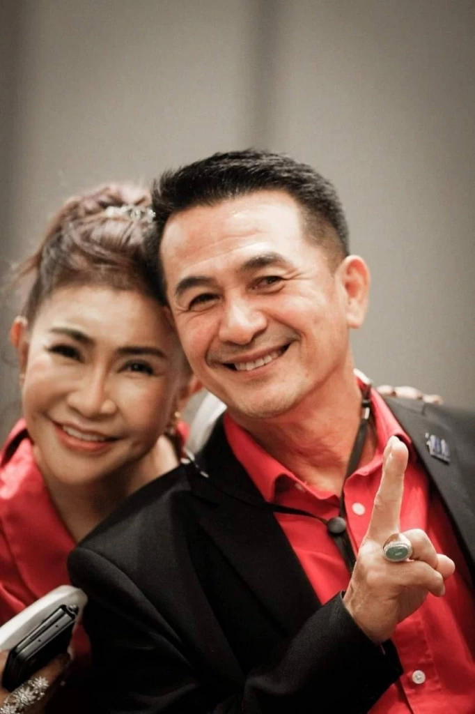 หมอชลน่าน-ภรรยา