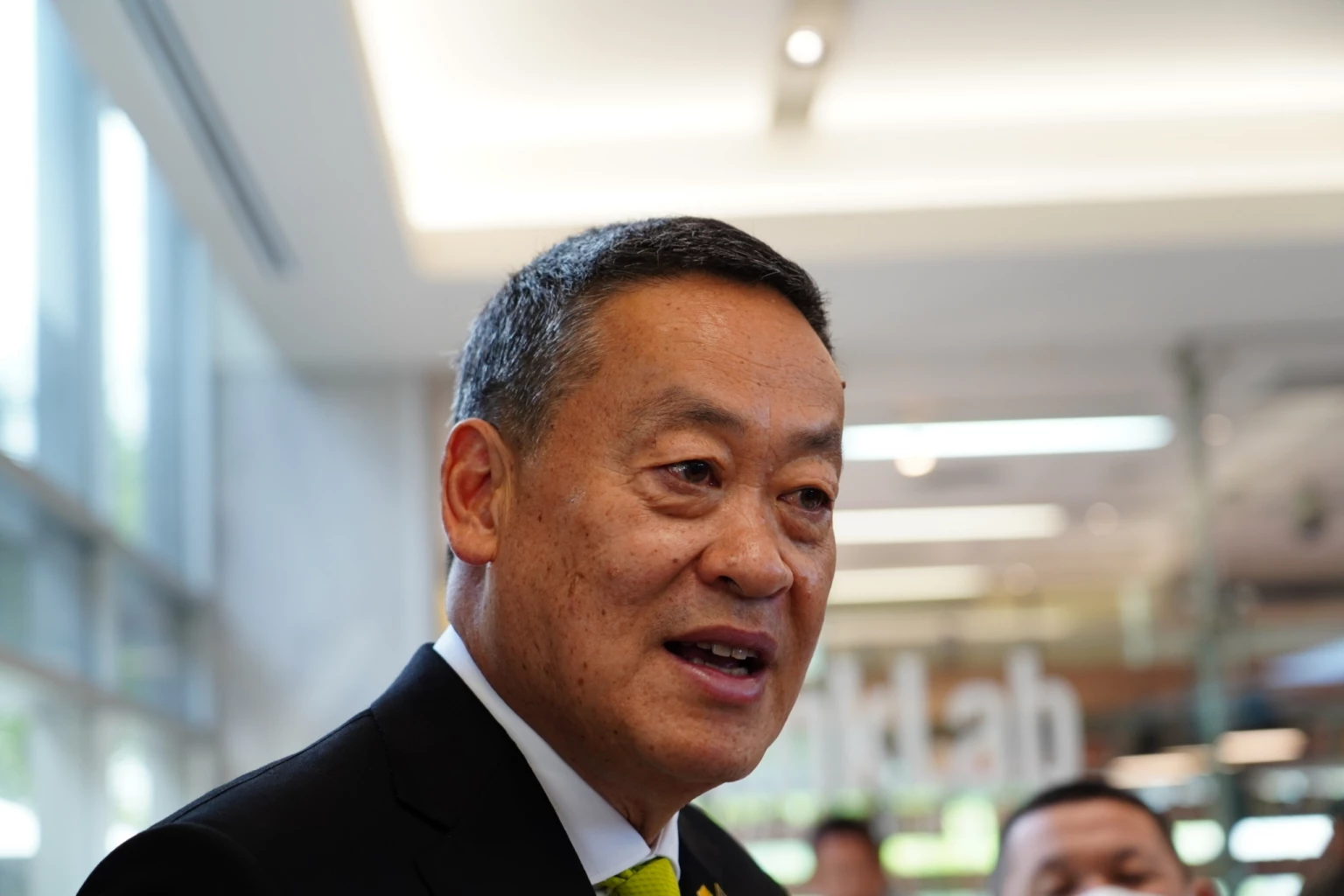 นายเศรษฐา ทวีสิน นายกรัฐมนตรี คนที่ 30 ของไทย