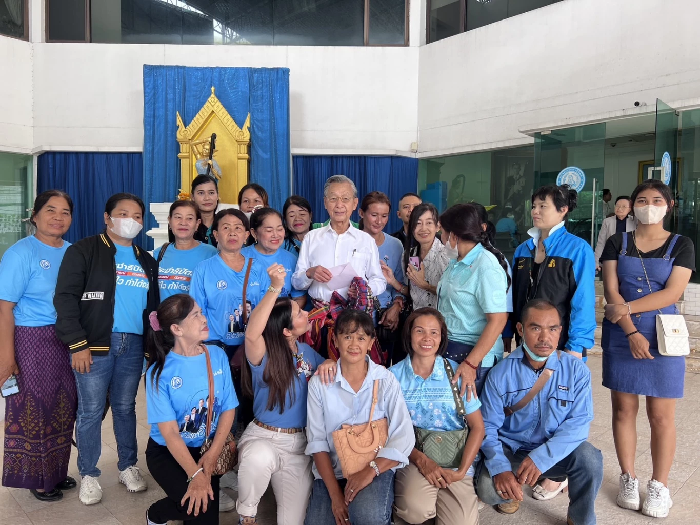 ชวน ปัด ประชาธิปัตย์ รับไม้ต่อ เก้าอี้ ‘ผู้นำฝ่ายค้าน’ หลัง ‘ก้าวไกล’ ปฏิเสธ