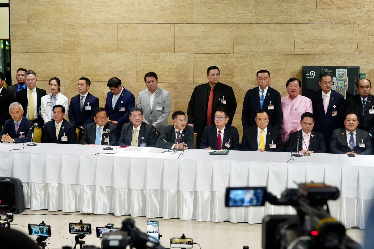 เปิดคำแถลง‘จัดตั้งรัฐบาล’ชูไม่แก้ ม.112-ไม่มี ก.ก. ดัน‘เศรษฐา’นายกคนที่30