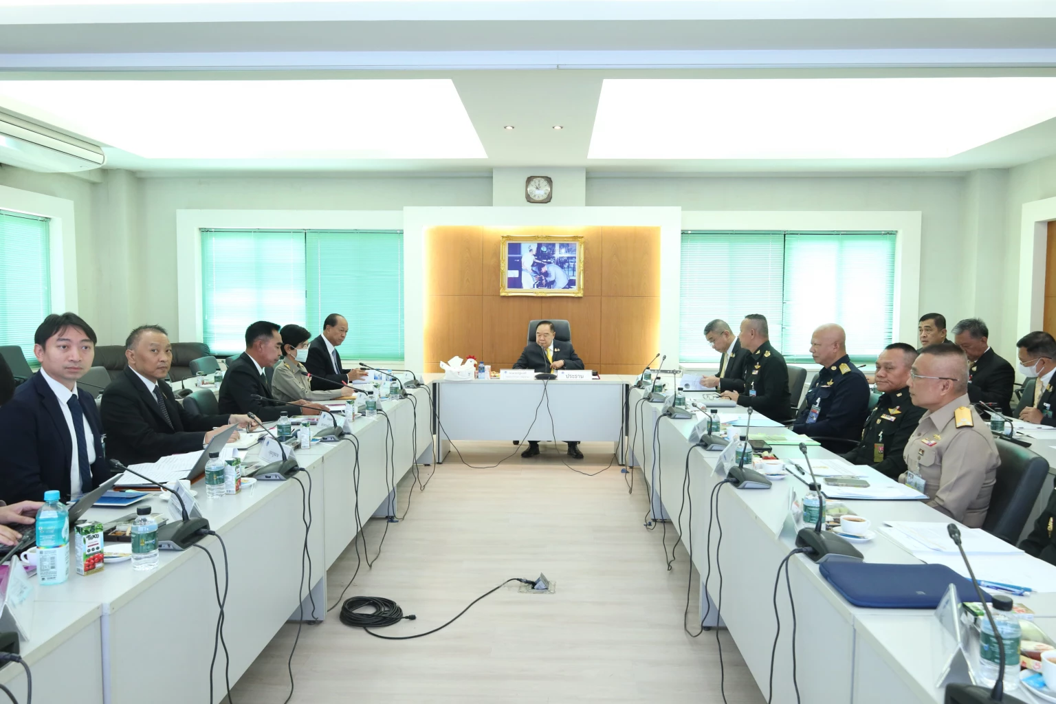 ‘พล.อ.ประวิตร’ ประชุม กบฉ. เคาะขยายต่อ พ.ร.ก. ฉุกเฉิน 3 เดือน