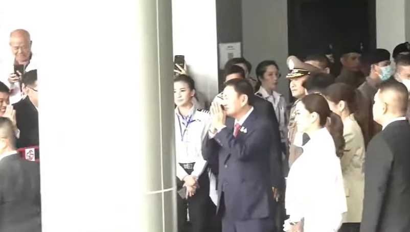 นายทักษิณ ชินวัตร อดีตนายกรัฐมนตรี เดินทางถึงดอนเมือง