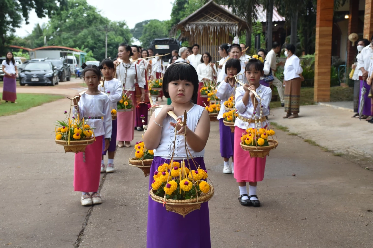 อุตรดิตถ์สืบสานประเพณีหนึ่งเดียว ตักบาตรหามจังหัน