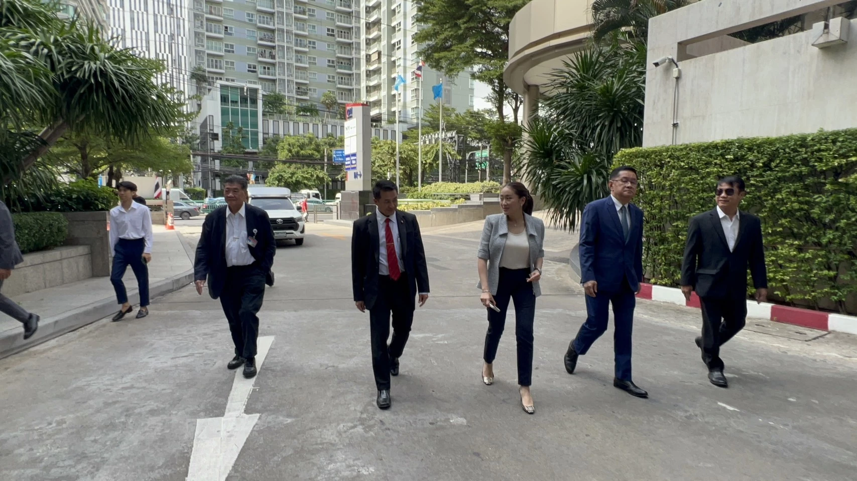 อุ๊งอิ๊ง  นำทีมแกนนำพรรคเพื่อไทย รุกเจรจา พรรคก้าวไกล ขอเสียงโหวตนายกรัฐมนตรี 