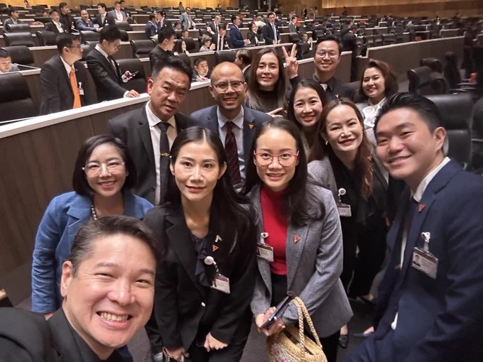 บรรดาสส.ก้าวไกล