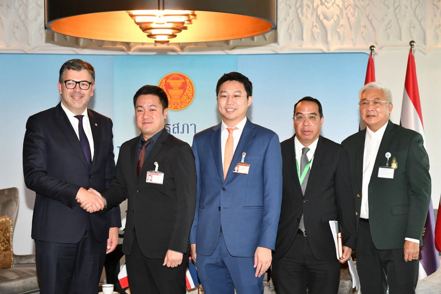 'ปดิพัทธ์' มาเนี้ยบหลังเพื่อนสส.ติงการแต่งกาย 'รองประธานสภาผู้แทนราษฎร'