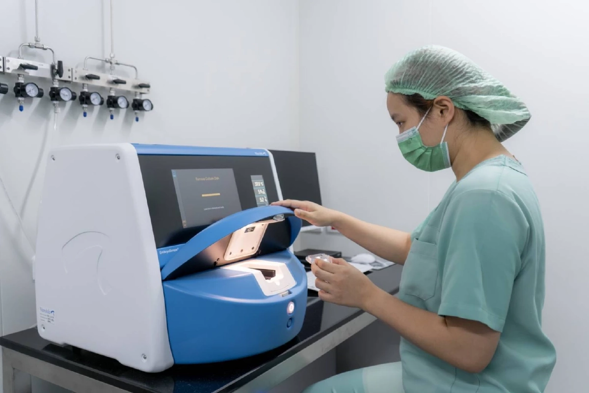 เจ้าหน้าที่ภายในศูนย์รักษาผู้มีบุตรยาก โรงพยาบาลเมดพาร์ค 