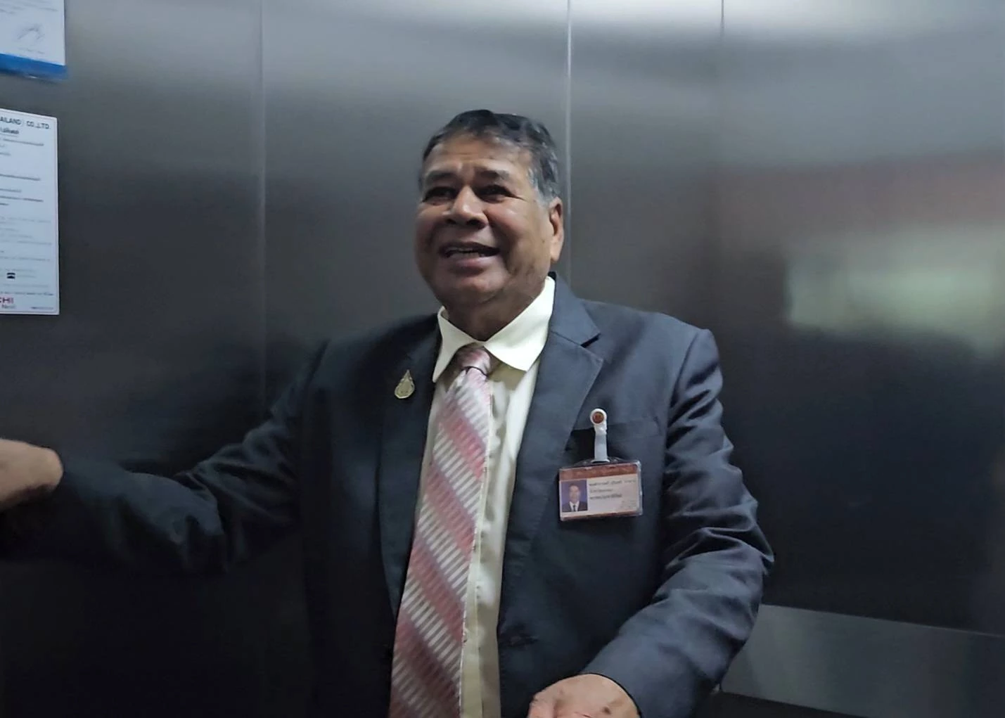 พล.ต.ต. สุรินทร์ ปาลาเร่ สส.สงขลา พรรคประชาธิปัตย์ 