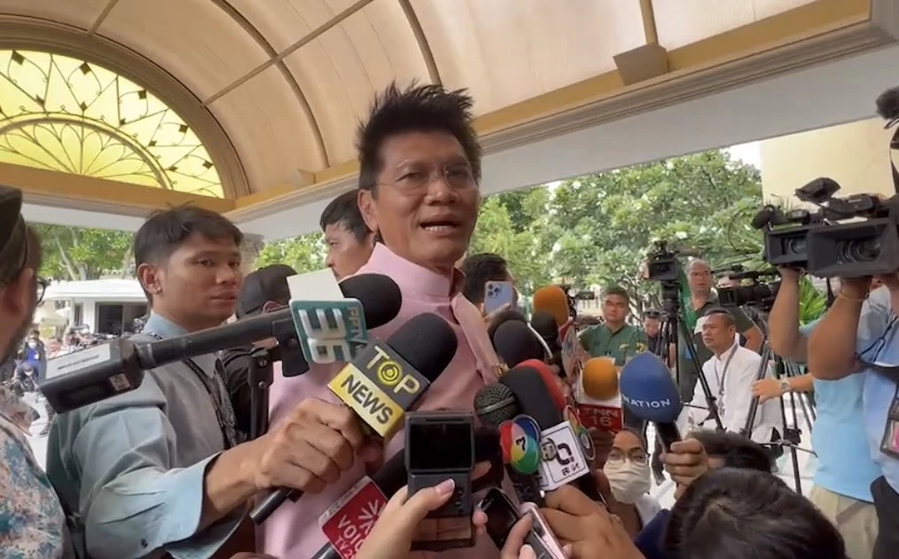 นายสาธิต ปิตุเตชะ 