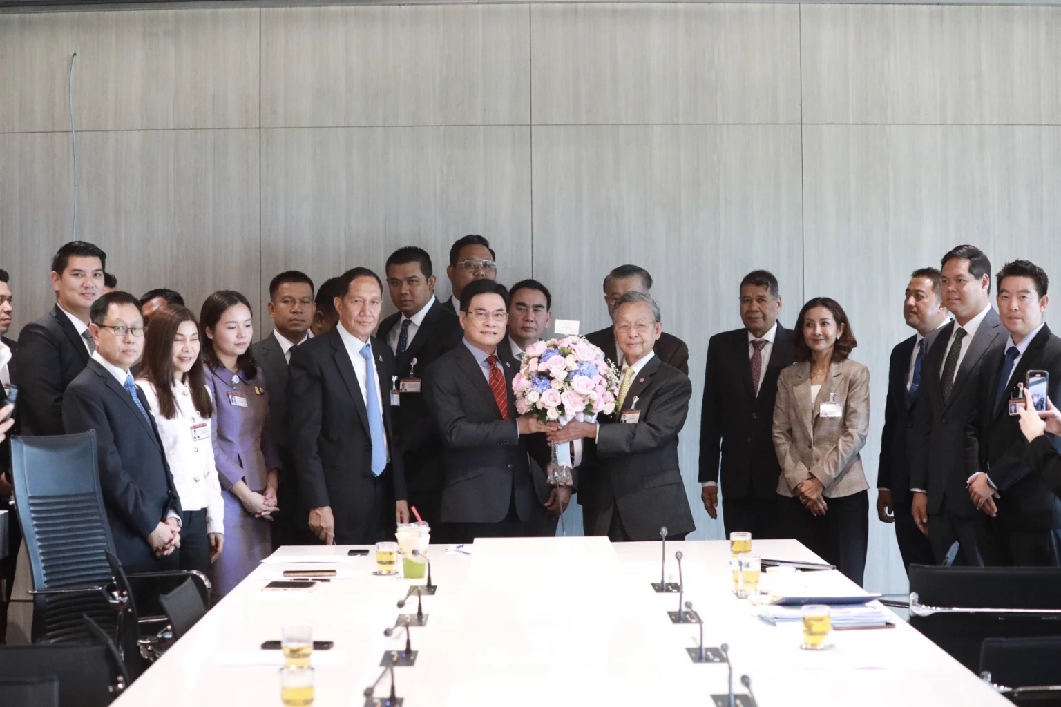 85 ปี ‘ชวน’ สส. ปชป. ร่วมอวยพรวันเกิด ชูเสาหลัก ‘ประชาธิปัตย์’