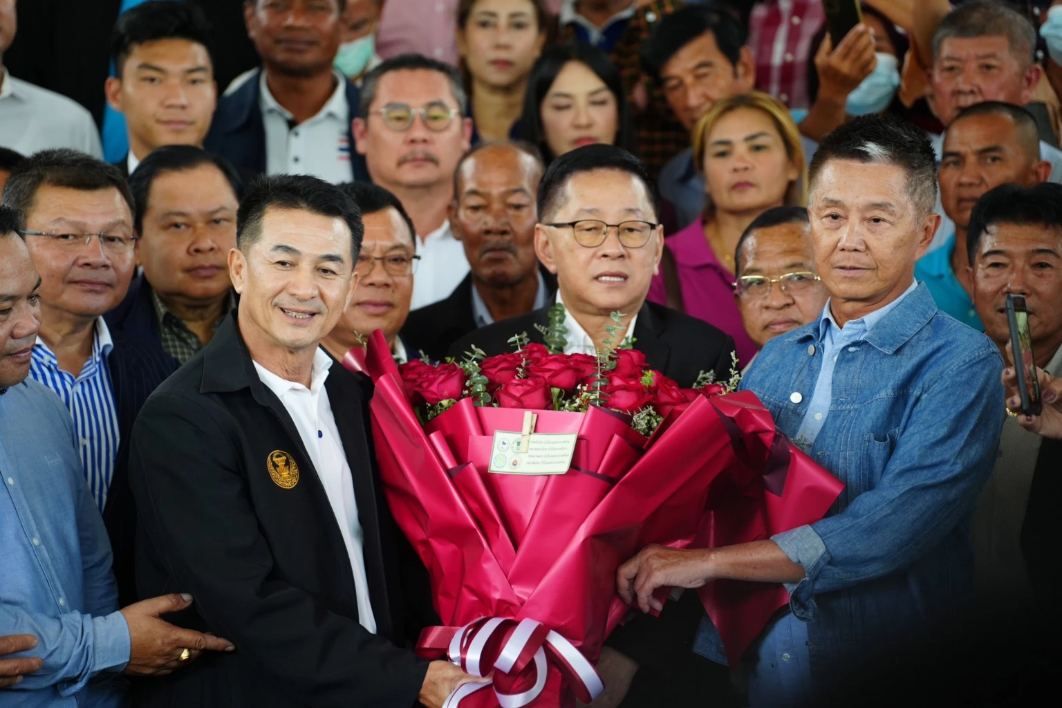 'สมชัย' โพสต์แซะ 'ชลน่าน' ลาออก แต่ไง 'อภิสิทธิ์' ลาออก หล่อกว่าเยอะ