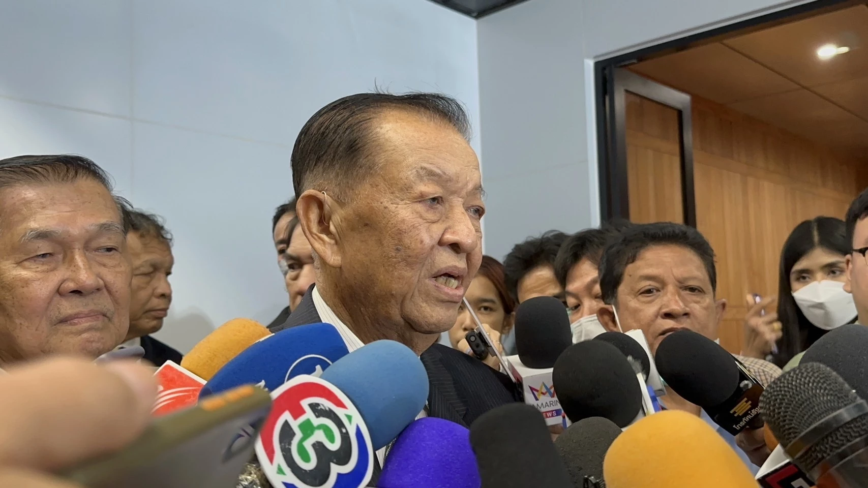 นายวันมูหะมัดนอร์ มะทา ประธานรัฐสภา