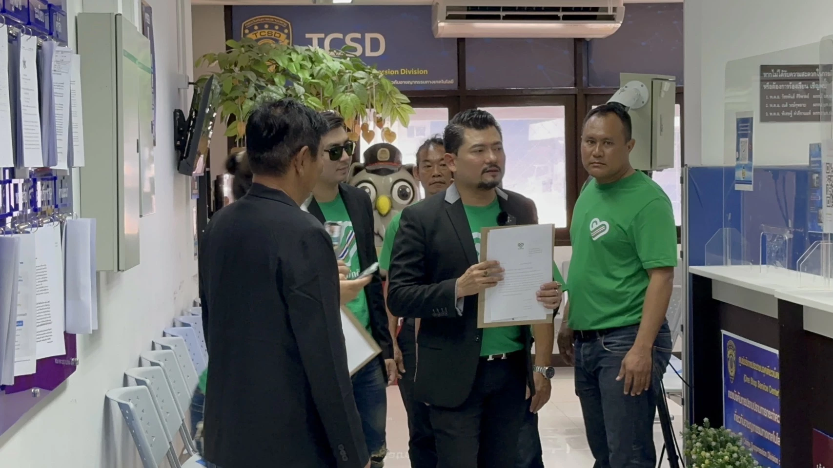 แกนนำพรรคไทยภักดี เข้าร้อง อสส. จี้ดำเนินคดีม.112 อดีตนายกฯ ทักษิณ ชินวัตร 