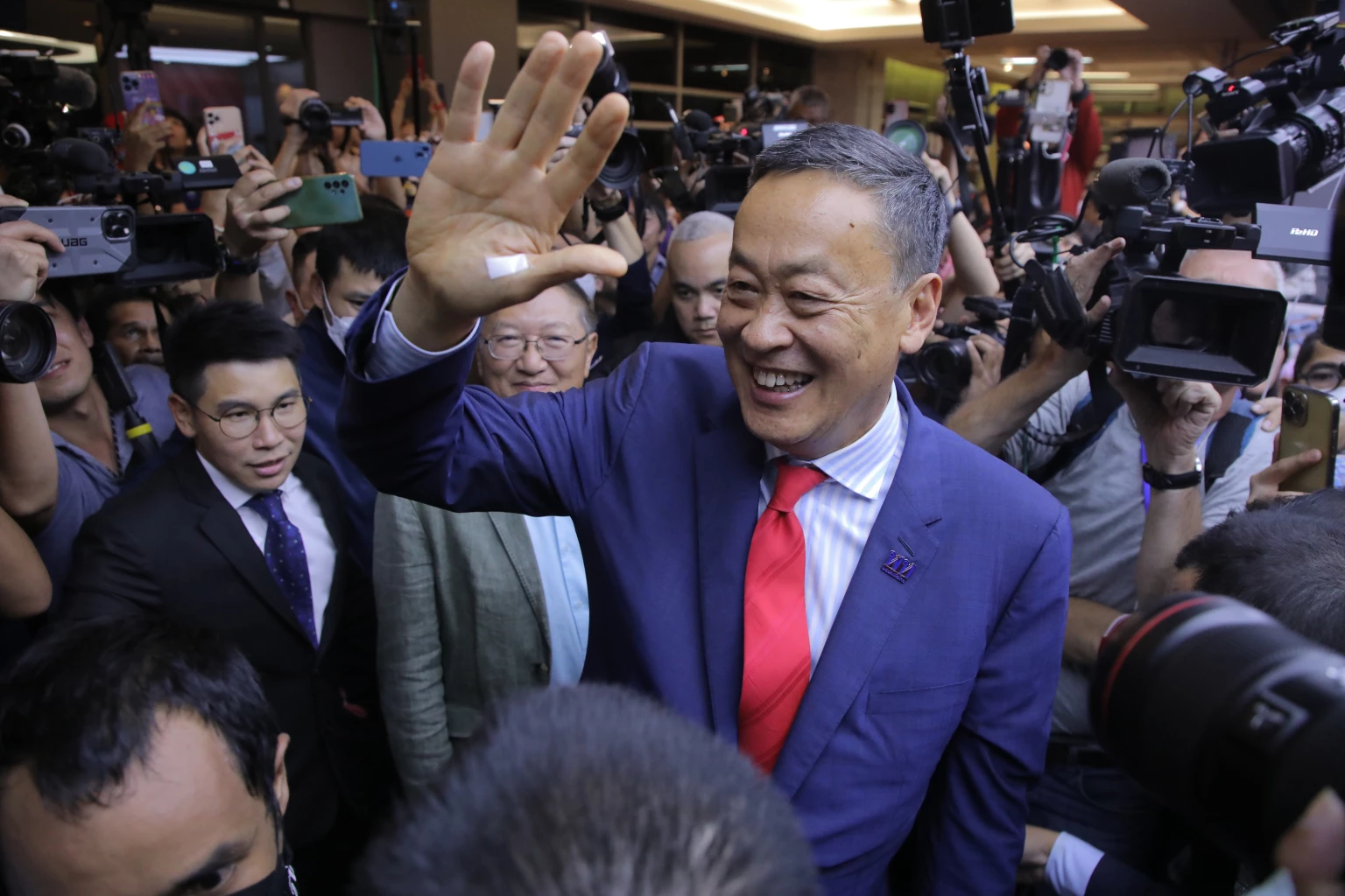 ด่วน แจ้งเลื่อน พิธีรับ 'พระบรมราชโองการฯ' ให้ 'เศรษฐา' เป็น 'นายกรัฐมนตรี'