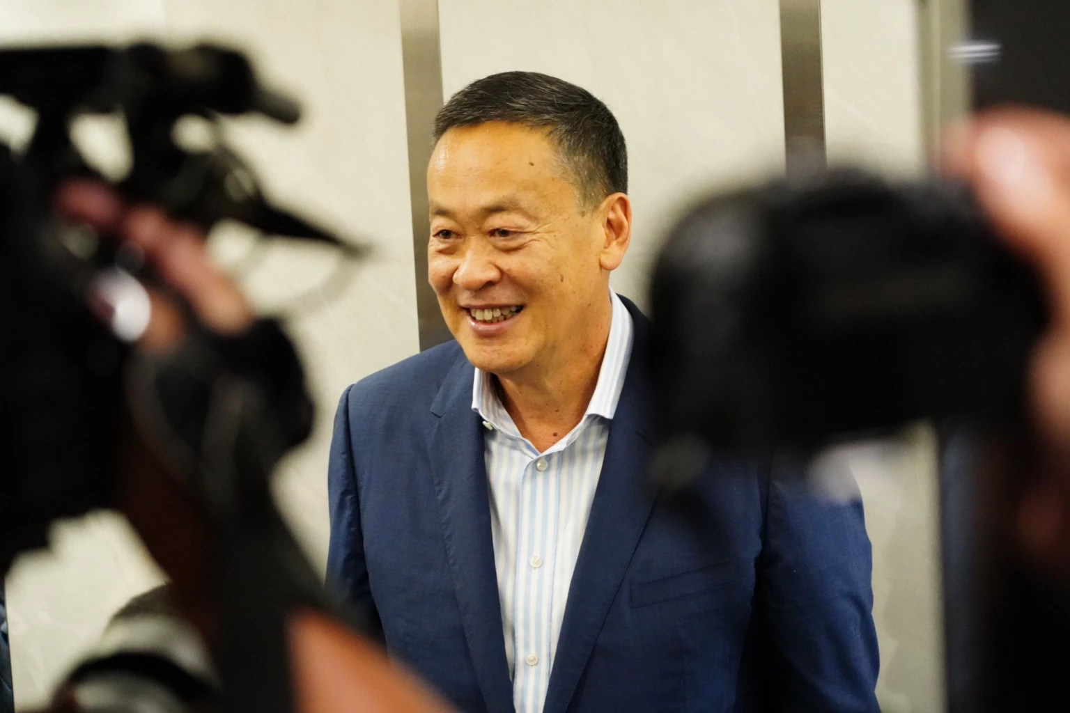 นายเศรษฐา ทวีสิน 