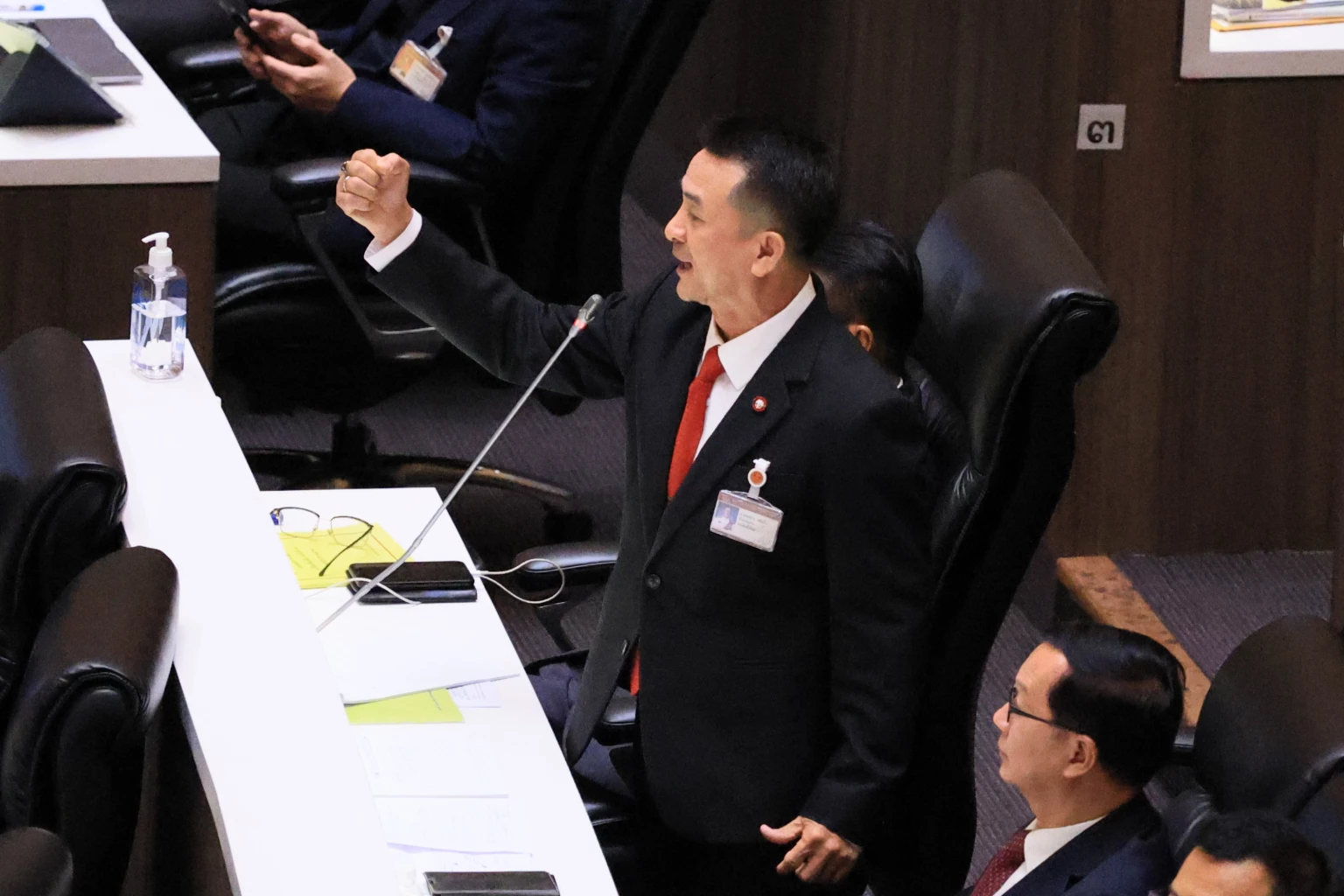 นพ.ชลน่าน ศรีแก้ว