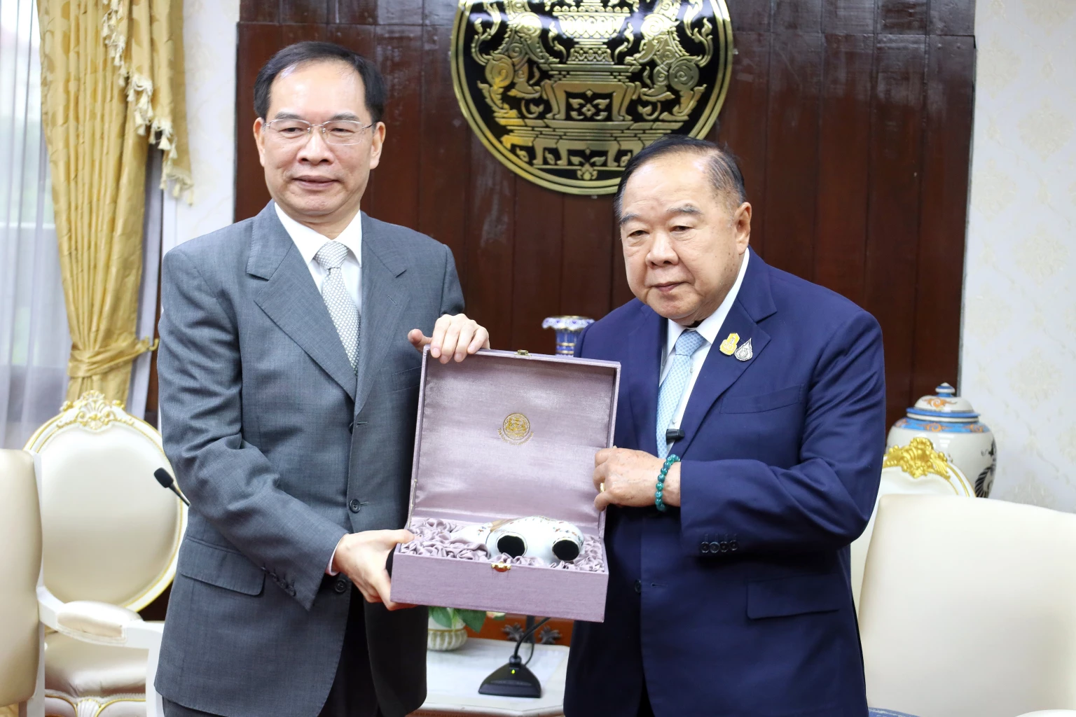 ‘บิ๊กป้อม’ เผย 'เพื่อไทย' ยังไม่ชวนร่วม 'จัดตั้งรัฐบาล'