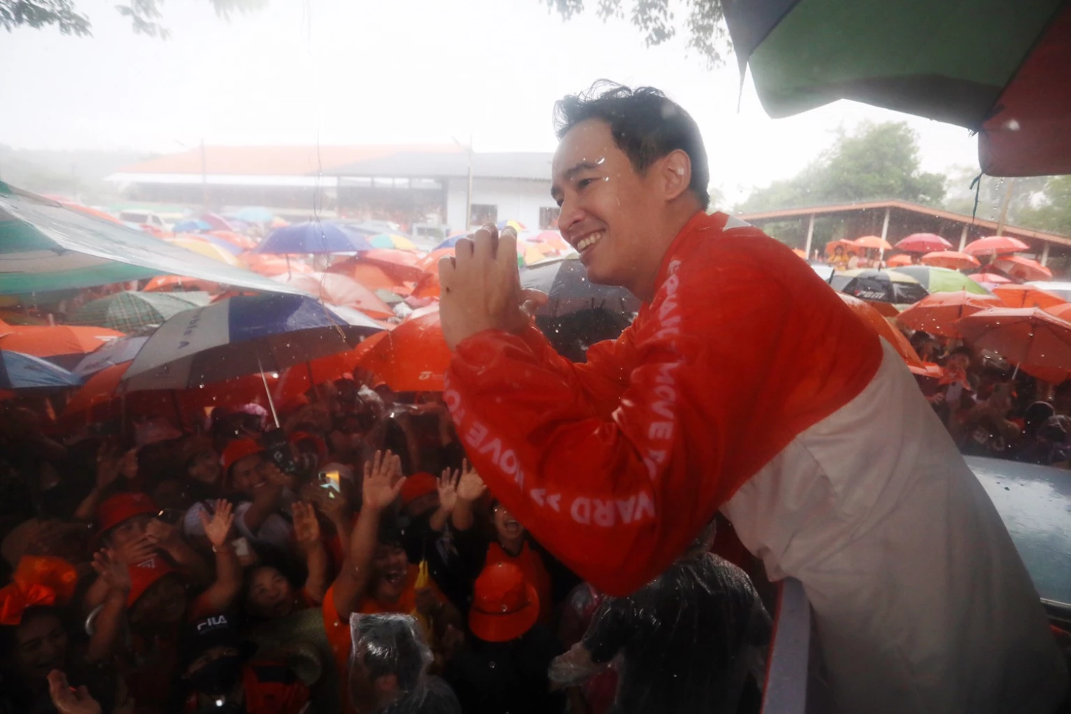 พิธา ชู ฝ่ายค้านของปชช. เลือกผู้สมัครซ่อมระยองให้ขาดลอย